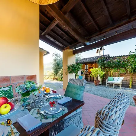 Amore, A Romantic Hilltop In Villa Lucca