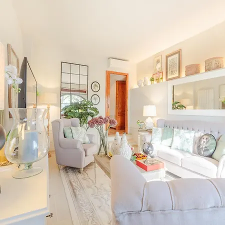 Amore, A Romantic Hilltop In Villa