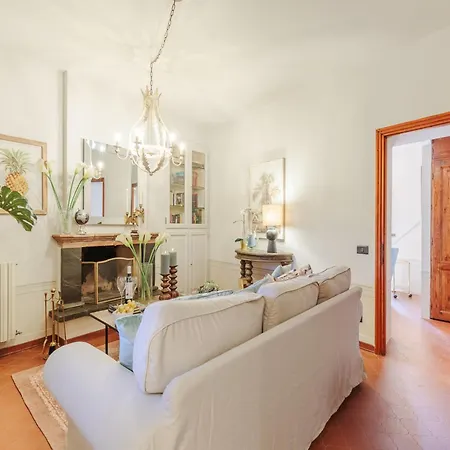 Amore, A Romantic Hilltop In Villa Lucca