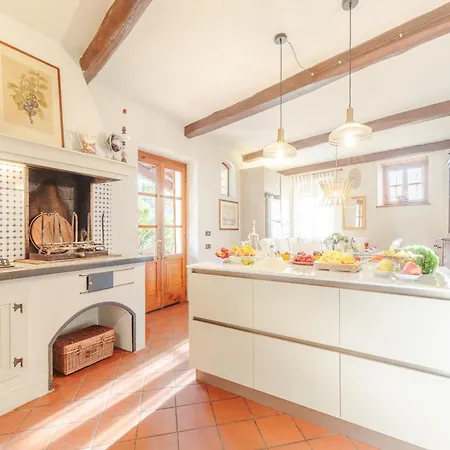 Amore, A Romantic Hilltop In Villa