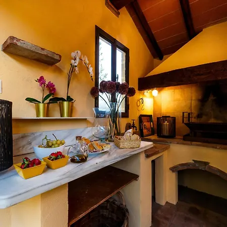 Amore, A Romantic Hilltop In Villa *