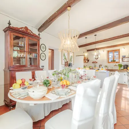 Villa Amore, A Romantic Hilltop In Lucca