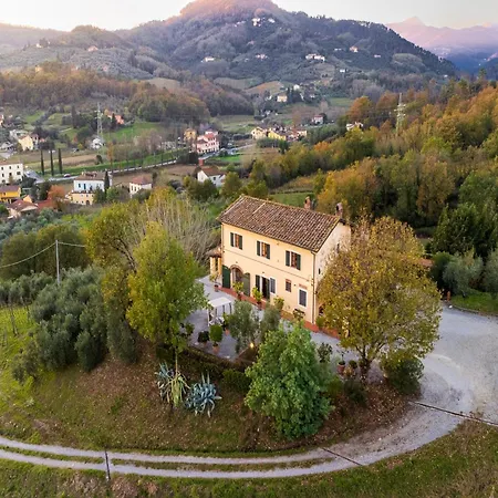 Amore, A Romantic Hilltop In Lucca