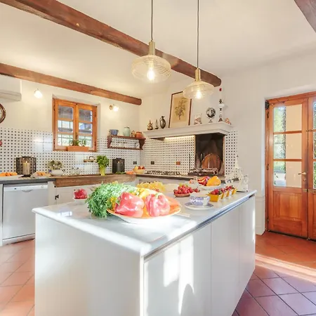 Villa Amore, A Romantic Hilltop In Lucca