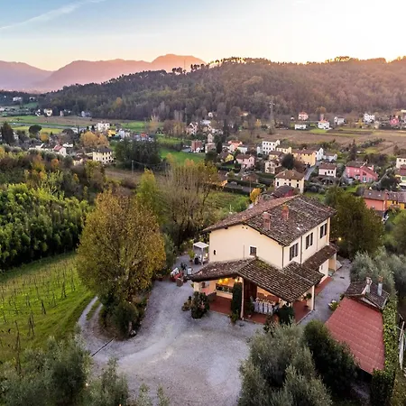 Amore, A Romantic Hilltop In Lucca