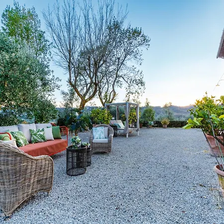 Amore, A Romantic Hilltop In Villa Lucca