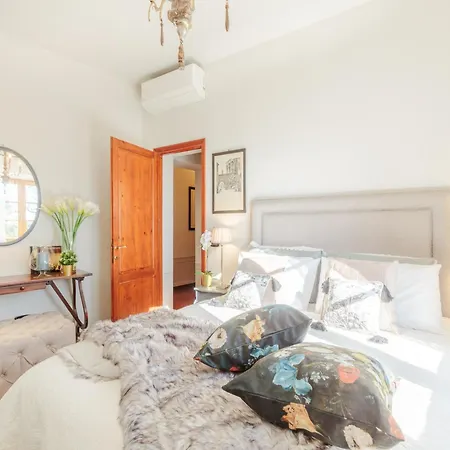 Villa Amore, A Romantic Hilltop In Lucca