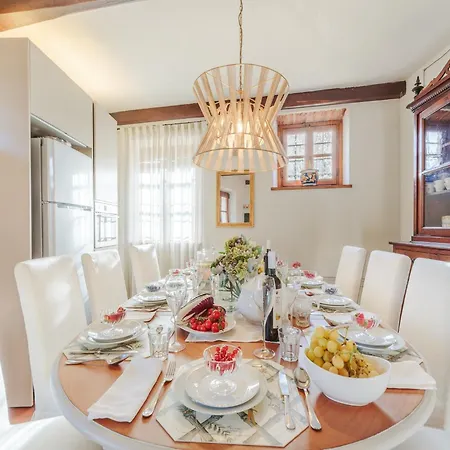 Amore, A Romantic Hilltop In Villa