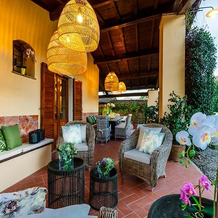 Amore, A Romantic Hilltop In Villa Lucca